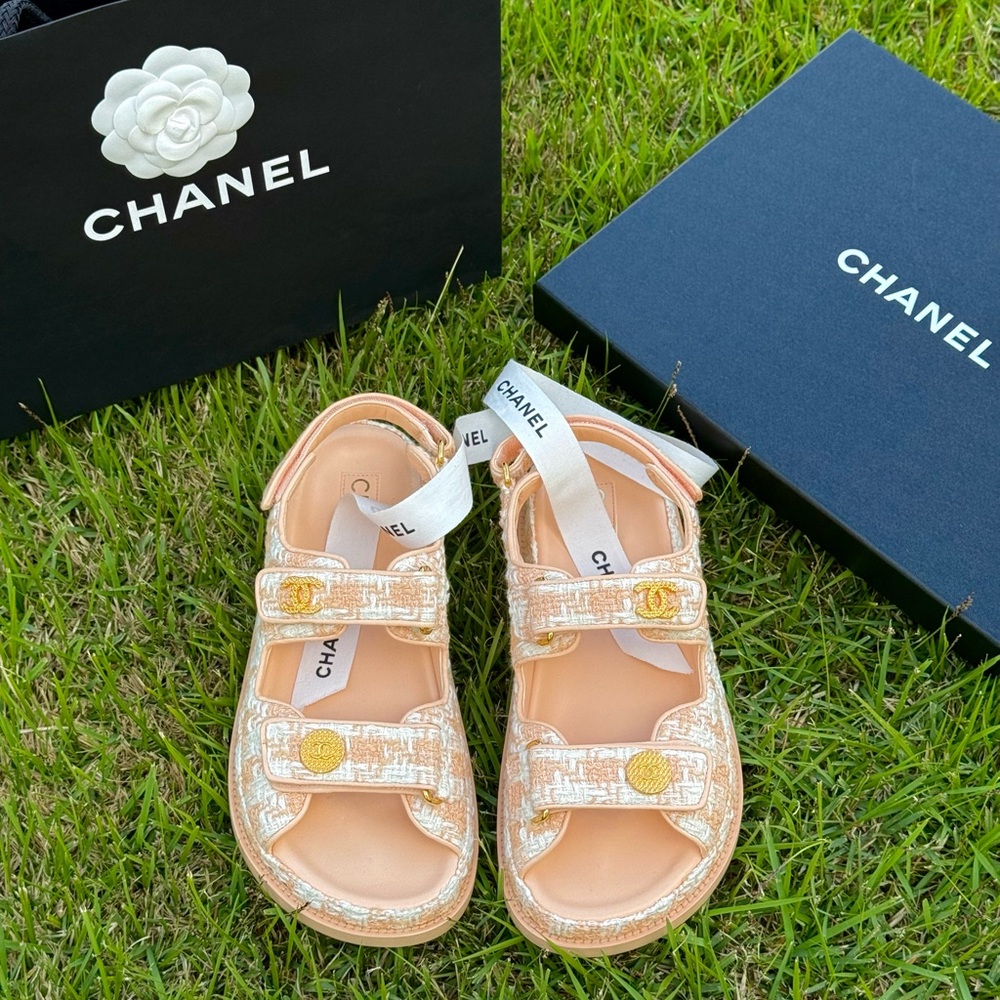 CHANEL Cream & Peach/Pink Dad Tweed Sandals with Gold Embellishments Hardware - Picture 6 of 9